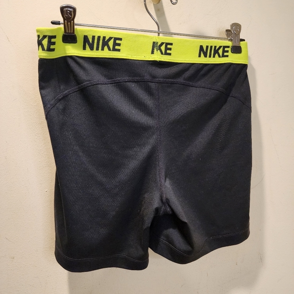 Nike women's Training Athletic Short size L - Picture 6 of 8